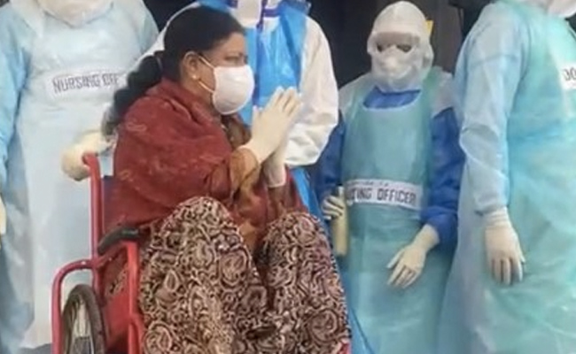 शशिकला को अस्पताल से छुट्टी मिली, अन्नाद्रमुक के साथ राजनीतिक लड़ाई का संकेत दिया
