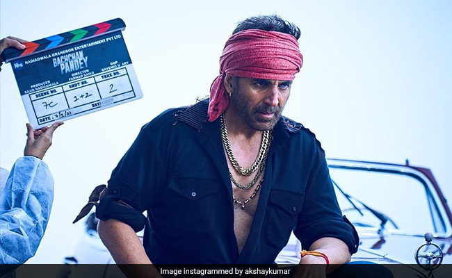 अक्षय कुमार ने Bachchan Pandey की शूटिंग की शुरु, एक्टर का देसी लुक देख फैन्स ने कहा- साल 2021 का स्टाइल