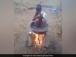 ठंड में नहाने के लिए बच्चे ने निकाला गजब का जुगाड़, लोग बोले- 'भारतीयों में कूट-कूटकर भरा है टैलेंट...' - देखें Video ठंड में नहाने के लिए बच्चे ने निकाला गजब का जुगाड़, लोग बोले- 'भारतीयों में कूट-कूटकर भरा है टैलेंट...' - देखें Video