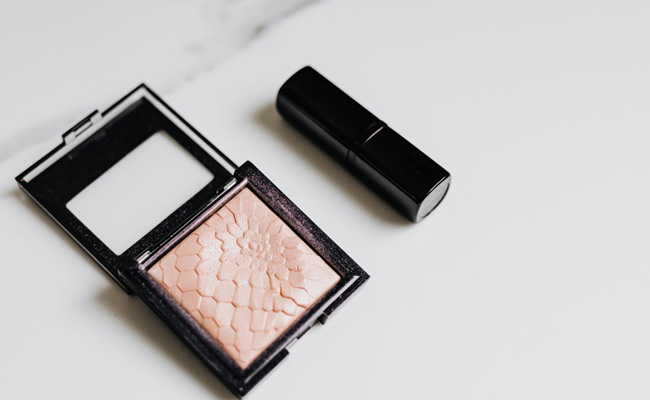Get Your Glam On With These Stunning Highlighters