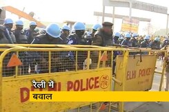 किसानों की ट्रैक्टर परेड में बवाल, कई जगह लाठीचार्ज और आंसू गैस के गोले किसानों की ट्रैक्टर परेड में बवाल, कई जगह लाठीचार्ज और आंसू गैस के गोले