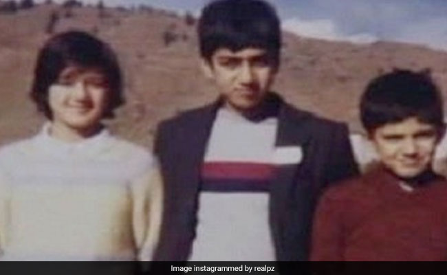 Guess The Star Posing With Siblings In This Throwback Pic From "A Lifetime Ago"