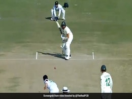 Pak Vs SA: हसन अली ने पिच पर नचाई गेंद, बोल्ड होने के बाद पिच को ऐसे देखने लगा अफ्रीकी बल्लेबाज - देखें Video Pak Vs SA: हसन अली ने पिच पर नचाई गेंद, बोल्ड होने के बाद पिच को ऐसे देखने लगा अफ्रीकी बल्लेबाज - देखें Video