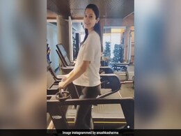 प्रेग्नेंट Anushka Sharma जिम में वर्कआउट करती आईं नजर, शेयर किया Video प्रेग्नेंट Anushka Sharma जिम में वर्कआउट करती आईं नजर, शेयर किया Video
