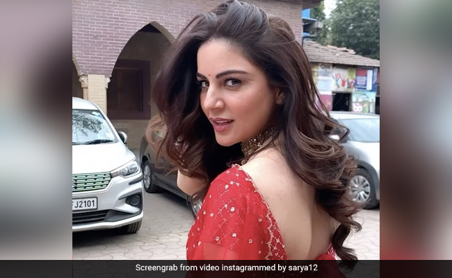 Kundali Bhagya की 'प्रीता' यानी श्रद्धा आर्या ने रेड कलर की साड़ी पहनकर 'सोना सोना' गाने पर दिया गजब का एक्सप्रेशन, देखें Video