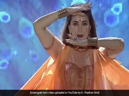 Madhuri Dixit ने 'देवदास' के गाने पर स्टेज पर बिखेरा जादू, डांस ने जीता फैन्स का दिल Madhuri Dixit ने 'देवदास' के गाने पर स्टेज पर बिखेरा जादू, डांस ने जीता फैन्स का दिल