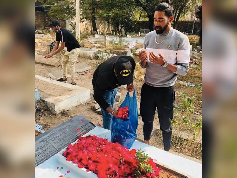 Mohammed Siraj Goes To Fathers Grave Immediately After Landing In Hyderabad Mohammed Siraj Goes To Fathers Grave Immediately After Landing In Hyderabad