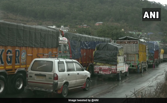 Snowfall Leads To Closure Of Jammu-Srinagar National Highway