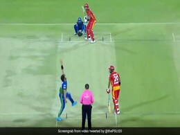 PSL 2021: शाहिद अफरीदी ने जाल बिछाकर मारा बोल्ड, फिर गुस्से में बल्ला पटकने लगा बल्लेबाज - देखें Video PSL 2021: शाहिद अफरीदी ने जाल बिछाकर मारा बोल्ड, फिर गुस्से में बल्ला पटकने लगा बल्लेबाज - देखें Video