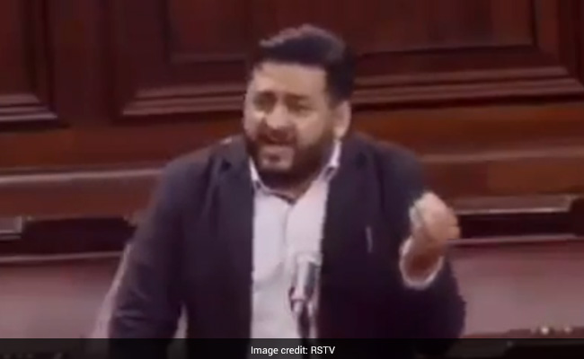 कभी अनुच्छेद 370 हटाए जाने को लेकर अपना कुर्ता फाड़ने वाले पीडीपी सांसद ने की मोदी सरकार की तारीफ....