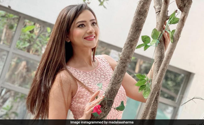 मिथुन चक्रवर्ती की बहू का लेटेस्ट फोटोशूट खूब हो रहा वायरल, देखें मदालसा शर्मा की एक से एक Photos