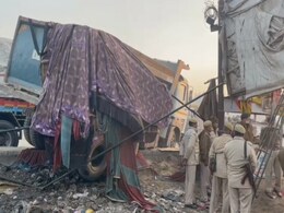 बुलंदशहर : बैरिकेड तोड़ कैंप में जा घुसा टैंकर, ड्यूटी पर तैनात 2 जवानों की मौत बुलंदशहर : बैरिकेड तोड़ कैंप में जा घुसा टैंकर, ड्यूटी पर तैनात 2 जवानों की मौत