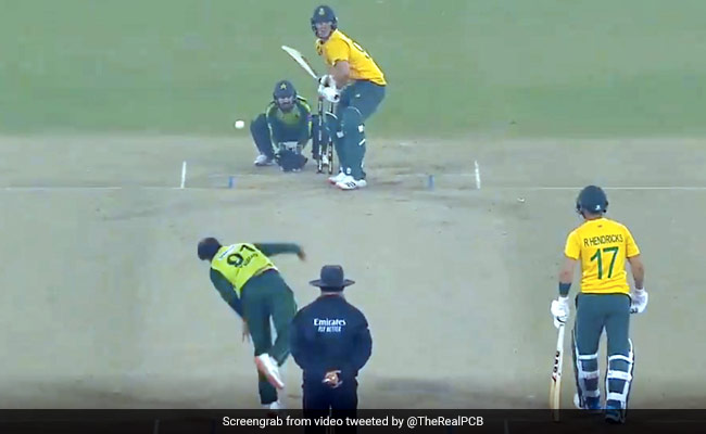 Pak Vs SA: उस्मान क़ादिर ने Googly कर बल्लेबाज को दिया चकमा, बोल्ड हुआ तो ऐसे देखने लगा पिच - देखें Video