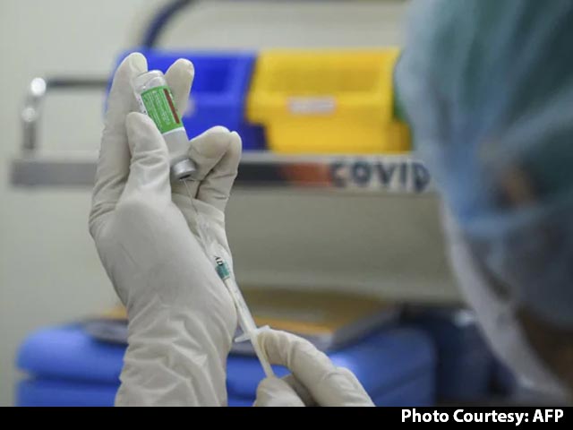 महाराष्ट्र: कोविड वैक्सीन की दूसरी डोज़ लेने के थोड़ी देर बाद शख्स की मौत, कारण अभी पता नहीं