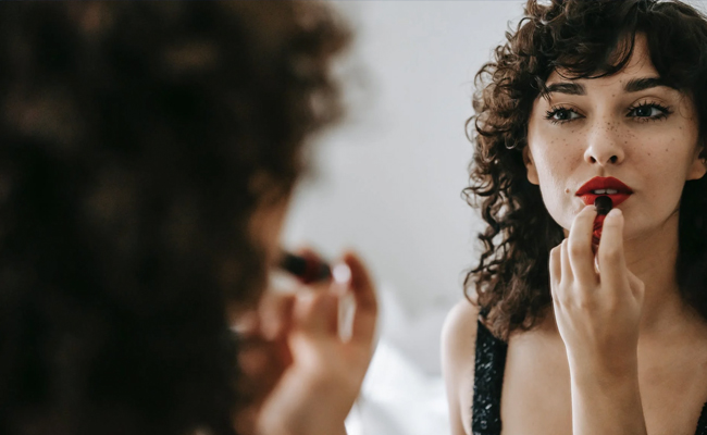 These 5 Long-Lasting Lipsticks Will Stay On Your Lips For Hours