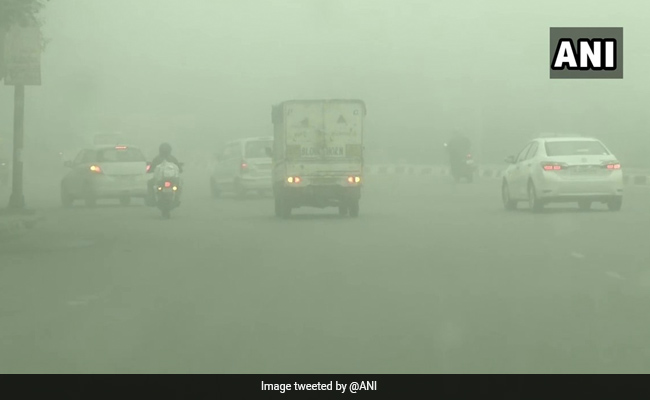 दिल्ली में हल्की बारिश और धूल भरी आंधी से मौसम सुहाना, राजस्थान का चुरू रहा सबसे गरम