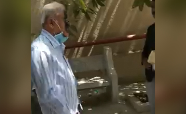 Ink Thrown At Kannada Writer KS Bhagwan By Lawyer At Court Complex