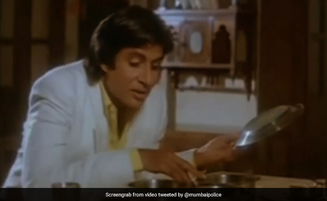 मुंबई पुलिस ने अमिताभ बच्चन स्टाइल में लोगों से की हाथ धोने की अपील, शेयर किया Agneepath का यह Video