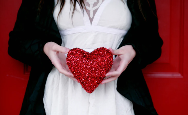 Valentine&rsquo;s Day 2021: The Perfect Beauty Gift For Each Zodiac Sign