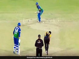 PSL 2021: मोहम्मद रिज़वान ने अजीबोगरीब तरह से जड़ा छक्का, देखते रह गए वहाब रियाज़ - देखें पूरा Video PSL 2021: मोहम्मद रिज़वान ने अजीबोगरीब तरह से जड़ा छक्का, देखते रह गए वहाब रियाज़ - देखें पूरा Video