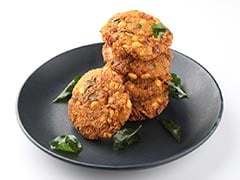 How To Make Crispy And Spicy Gobhi Dal Vada - A Perfect Tea-Time Snack How To Make Crispy And Spicy Gobhi Dal Vada - A Perfect Tea-Time Snack