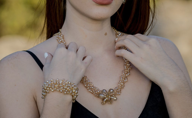 Dazzle In Style With These Jewellery Pieces At Upto 70% Off