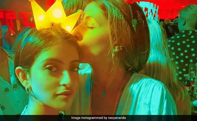 श्वेता बच्चन के काम को लेकर यूजर ने उड़ाया मजाक, बेटी नव्या नंदा ने करारा जवाब देकर यूं किया मुंह बंद