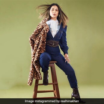 hina khan denim dress Hina Khan looks beautiful in this blue fit, absolutely rocking the look! Hina khan, tv celeb, fashion