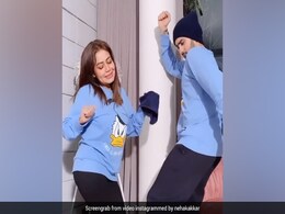नेहा कक्कड़ ने पति रोहनप्रीत सिंह संग 'बूटी शेक' गाने पर किया डांस, वायरल हुआ Video नेहा कक्कड़ ने पति रोहनप्रीत सिंह संग 'बूटी शेक' गाने पर किया डांस, वायरल हुआ Video