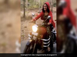 Yeh Rishta Kya Kehlata Hai की नायरा सड़कों पर बुलेट दौड़ाती आईं नजर, Video पोस्ट कर बोलीं- मुझे बाइक चलाते हुए... Yeh Rishta Kya Kehlata Hai की नायरा सड़कों पर बुलेट दौड़ाती आईं नजर, Video पोस्ट कर बोलीं- मुझे बाइक चलाते हुए...