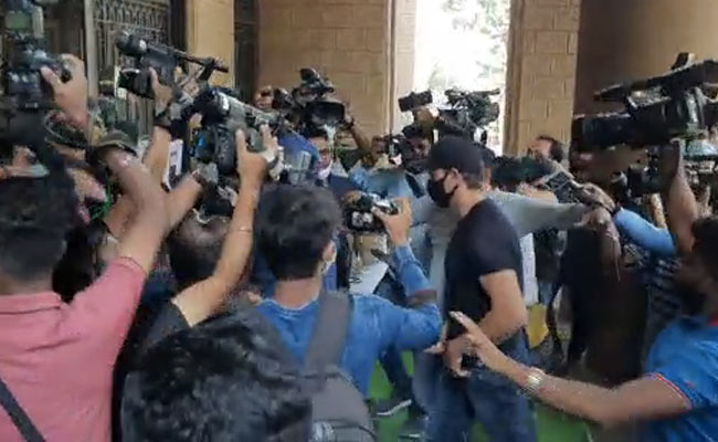 Hrithik Roshan Records Statement In Fake E-Mails Case