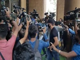 Hrithik Roshan ने फर्जी आईडी से ईमेल भेजने के मामले में पुलिस के सामने बयान दर्ज कराया Hrithik Roshan ने फर्जी आईडी से ईमेल भेजने के मामले में पुलिस के सामने बयान दर्ज कराया