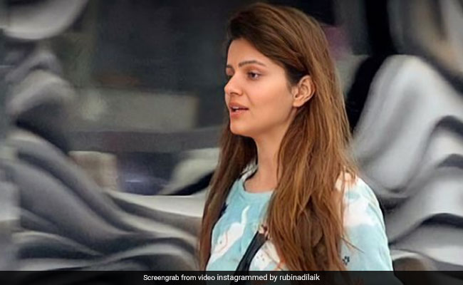 Bigg Boss 14: राखी ने अभिनव को कहे गलत शब्द तो भड़कीं रुबिना दिलैक, एक्ट्रेस पर फेंका बाल्टी भरकर पानी