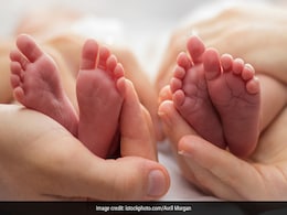 जुड़वां बच्चों को जन्म देने अस्पताल पहुंची थी 19-वर्षीय युवती, डिलीवरी हुई, तो दिया 3 बच्चों को जन्म जुड़वां बच्चों को जन्म देने अस्पताल पहुंची थी 19-वर्षीय युवती, डिलीवरी हुई, तो दिया 3 बच्चों को जन्म