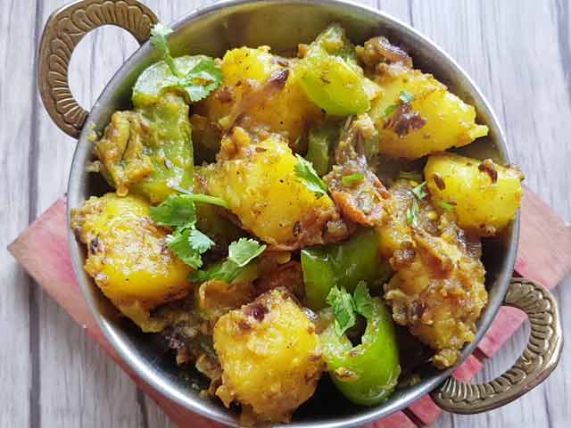Quick And Easy Recipe: This Shimla Mirch Aloo Sabzi Is Ready In Under 30 Minutes!