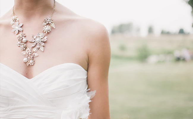 Valentine&rsquo;s Day 2021: 7 Best Jewellery Gifts For Your Lady Love