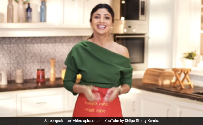 Shilpa Shetty चलीं सास के नक्शेकदम, पंजाबी स्टाइल में बनाया सरसों दा साग, देखें Video