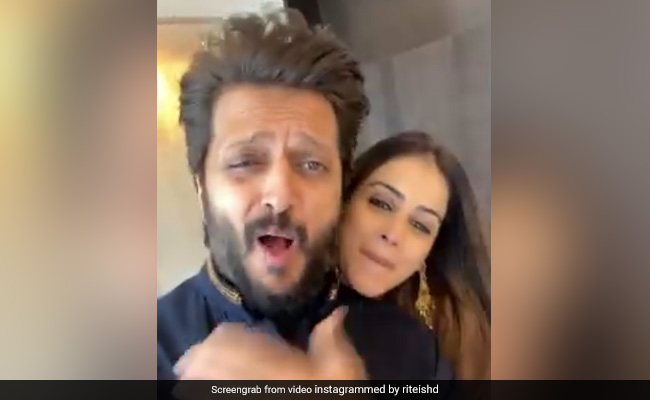 वैलेंटाइन डे पर रोमांटिक हुए रितेश देशमुख, 'तुझे अपना बनाने की कसम' सॉन्ग से जेनेलिया को किया इंप्रेस- देखें Video