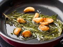 Cooking Tips: How To Prevent Garlic From Burning While Sauteing Cooking Tips: How To Prevent Garlic From Burning While Sauteing