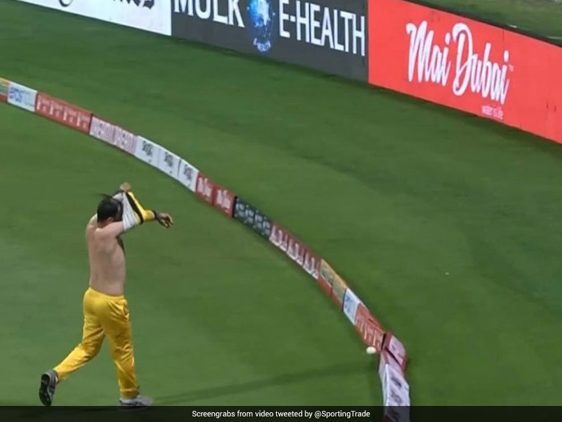 Absurd Moment When Fielder Changing Jersey Fails To Stop Boundary. Watch