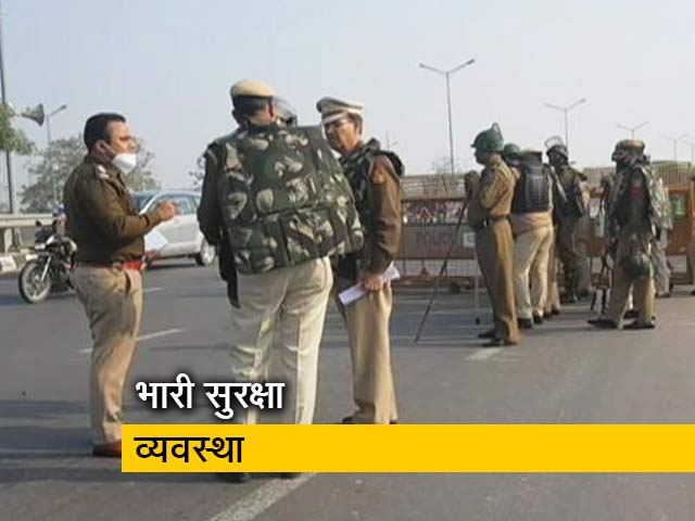 चक्का जाम के ऐलान के बाद किले में तब्दील हुआ सिंघु बॉर्डर चक्का जाम के ऐलान के बाद किले में तब्दील हुआ सिंघु बॉर्डर