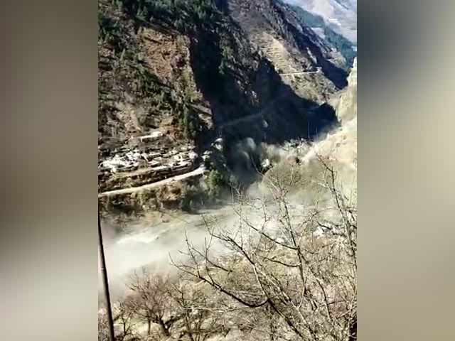 उत्तराखंड: ऋषिगंगा का जलस्तर बढ़ने से लोग घबराए, गुफाओं में गुजारी रात