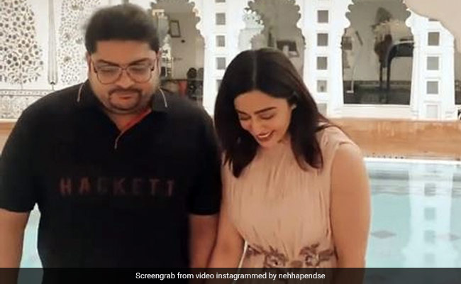 Neha Pendse ने पति के साथ इस रोमांटिक अंदाज में मनाया वैलेंटाइंस डे, Video हुआ वायरल
