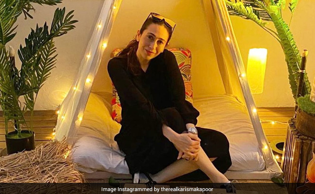 Karisma Kapoor समुद्र किनारे कर रही थीं कैंपिंग, अमृता अरोड़ा ने खींच ली फोटो