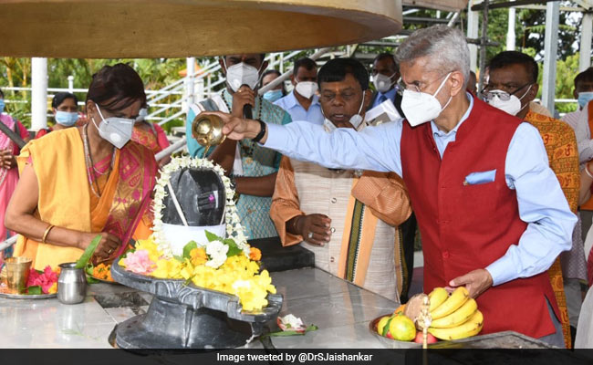 S Jaishankar Offers Prayers At Holy Ganga Talao In Mauritius