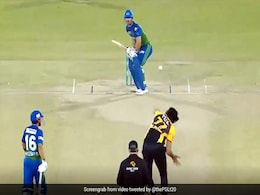 PSL 2021: गेंद को पिच पर नचाकर गेंदबाज ने क्रिस लिन को ललचाया, हाथ में दे दिया 'लड्डू' कैच - देखें Video PSL 2021: गेंद को पिच पर नचाकर गेंदबाज ने क्रिस लिन को ललचाया, हाथ में दे दिया 'लड्डू' कैच - देखें Video