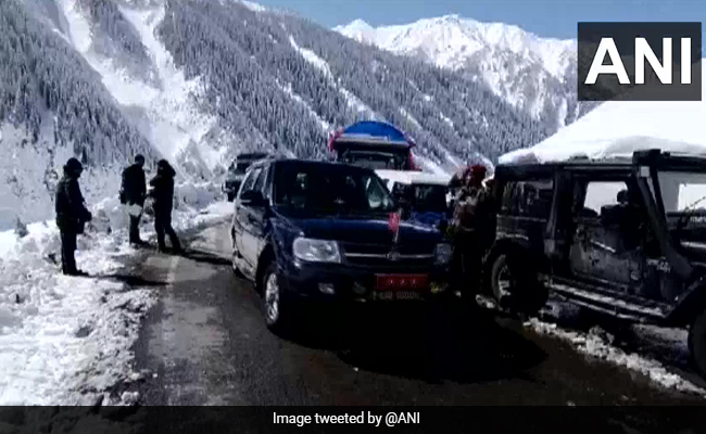 Snow-Clearance Operation Along Srinagar-Leh Highway In Full Swing