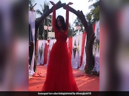 'ये रिश्ता क्या कहलाता है' की नायरा ने रेड गाउन में 'लत लग गई' सॉन्ग पर किया डांस, Video 4 लाख के पार 'ये रिश्ता क्या कहलाता है' की नायरा ने रेड गाउन में 'लत लग गई' सॉन्ग पर किया डांस, Video 4 लाख के पार