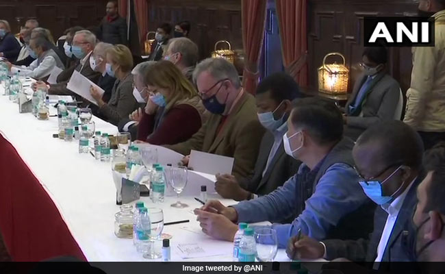 Foreign Envoys Begin Two-Day Kashmir Visit Amid Shutdown
