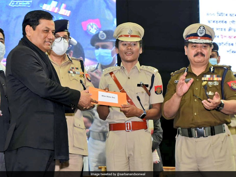 हिमा दास के DSP बनने पर अनुपम खेर ने किया ट्वीट, तो Paresh Rawal बोले- ये होता है 21वां साल...